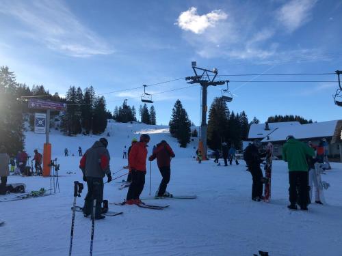 a group of people on a ski lift in the snow at Wunderschöne Wohnung am See mit Sauna & Whirlpool in Unterterzen