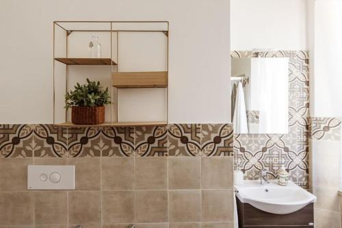 a bathroom with a sink and a mirror at Casa in campagna la Roverella in Francavilla dʼEte