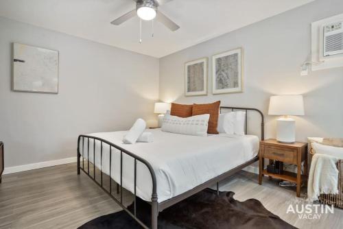 a bedroom with a bed and a ceiling fan at Explore Austin Life Studio Near Guadalupe St in Austin