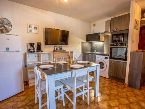 Apartment Les Régatiers by Interhome