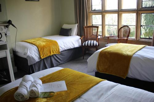 Ένα ή περισσότερα κρεβάτια σε δωμάτιο στο Charney Manor