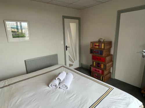 a bedroom with two towels on a bed at Sunray Suites in Barmouth