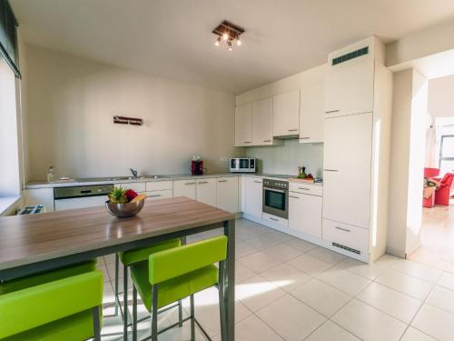 Dapur atau dapur kecil di Apartment Rooftop Breeze by Interhome
