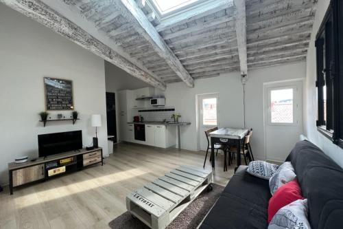Spacious Apartment Near The Sea