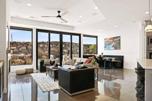 Gambar di galeri bagi Enchanting Encanto #1 home di Ivins