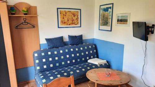 a living room with a couch and a table at Lindow Rügen in Putbus