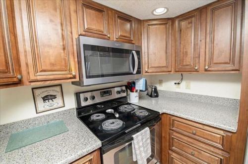 Η κουζίνα ή μικρή κουζίνα στο Unit 6202 - Ocean & Racquet Resort