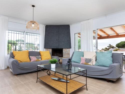 een woonkamer met twee banken en een salontafel bij Villa Neus by Interhome in Lloret de Mar