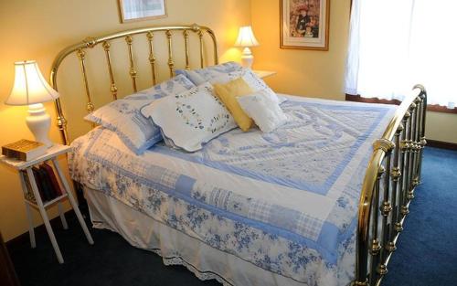 Un pat sau paturi într-o cameră la Seven Springs 3 Bedroom Standard Condo with Private Deck condo