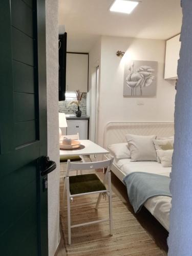 Tiny Studio in City Center Stone House