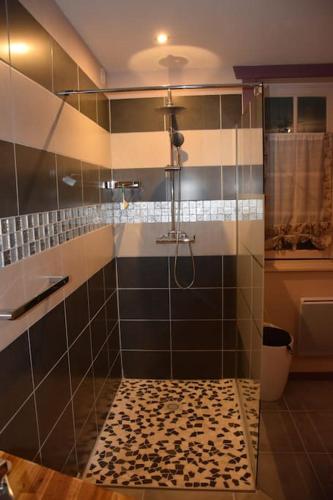 Photo de la galerie de l'établissement gîte récent au calme entre champs et forêts Périgord VERT, à Grand Brassac