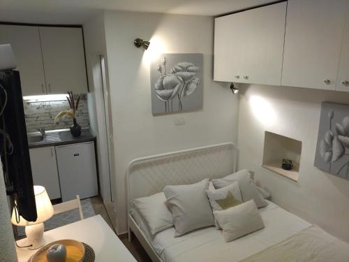 Tiny Studio in City Center Stone House