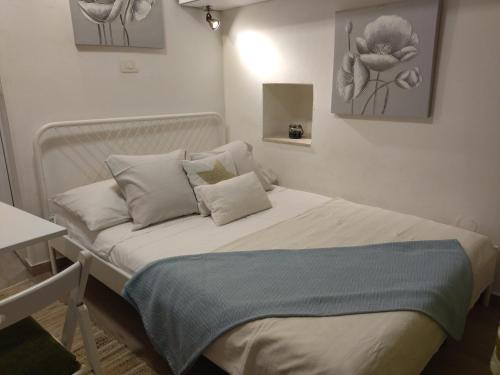 Tiny Studio in City Center Stone House
