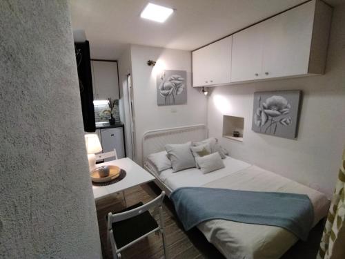Tiny Studio in City Center Stone House