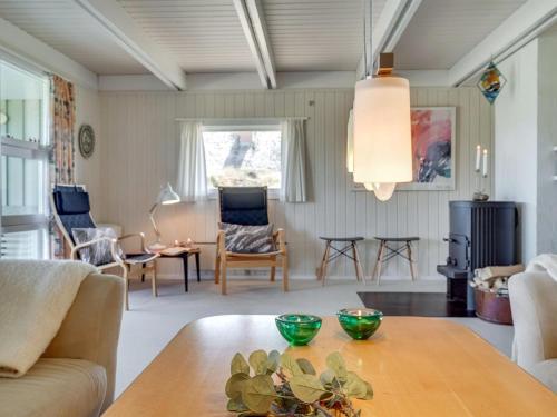 Posezení v ubytování Holiday Home Inra - 400m from the sea by Interhome