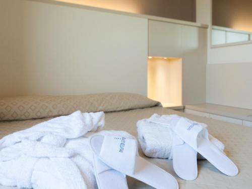 Postel nebo postele na pokoji v ubytování Suite Hotel Elite