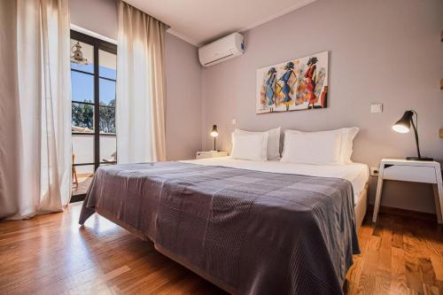 Ένα ή περισσότερα κρεβάτια σε δωμάτιο στο 7 bedrooms villa with private pool enclosed garden and wifi at Sesimbra