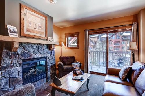 Χώρος καθιστικού στο Red Hawk 2272