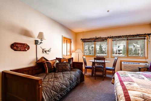 a bedroom with a couch and a table in a room at Gateway 5070 in Keystone