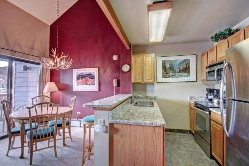 Dapur atau dapur kecil di River Mnt Lodge E302