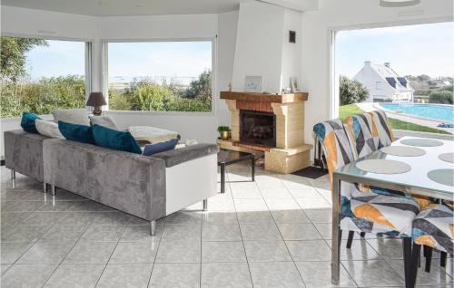a living room with a couch and a table at Amazing Home In Pleubian in Pleubian