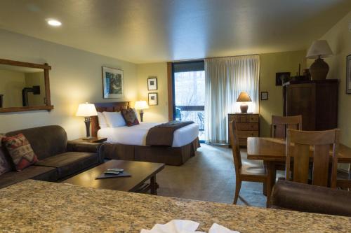 3160 Aspen Grove – Photos 3