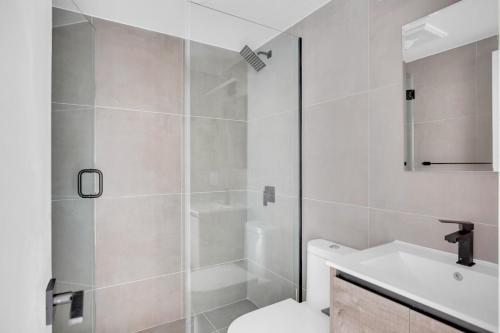 Koupelna v ubytování Tasteful Cobble Hill 3BR w WD nr TJ NYC-755