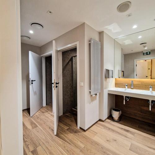 a bathroom with a sink and a mirror at Piękny Puck Apartamenty z tarasami in Puck