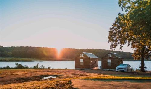 Lakefront Cedar Cabin - 8 – Photos 2