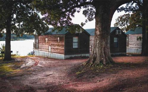 Lakefront Cedar Cabin - 10 – Photos 2