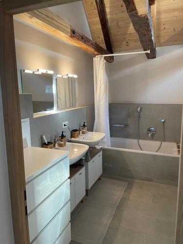 a bathroom with two sinks and a bath tub at 24-7 Apartment Passau in Passau