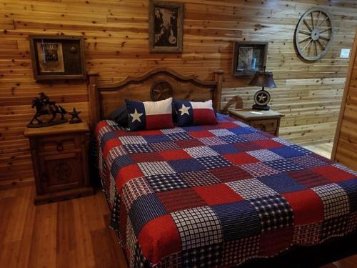 a bedroom with a bed in a log cabin at Lakefront Texas Star - 38 in Mead