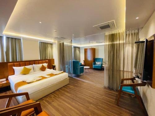 Postel nebo postele na pokoji v ubytování Quality Inn Rockwell Grand, Bangalore