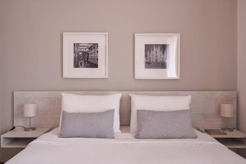 A bed or beds in a room at Cozy Studio at Ampelokipi Area