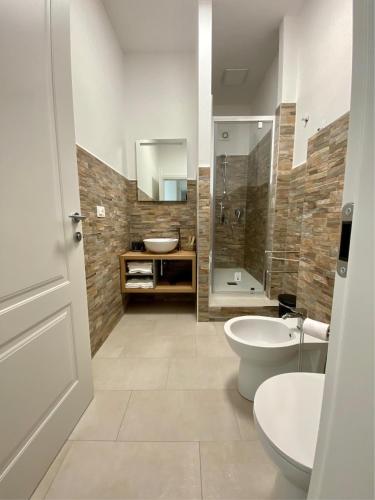 a bathroom with a tub and a sink and a toilet at B&B I Girasoli in San Donato Milanese