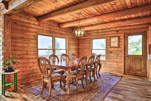 Φωτογραφία από το άλμπουμ του Stunning Log Cabin with Great Views, Firepit, Deck near Twain Hart σε Sonora