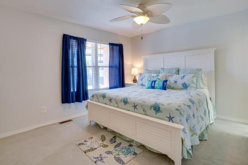 een slaapkamer met een bed en een plafondventilator bij Sun-Dappled PCB Retreat with Multiple Pools! in Panama City Beach
