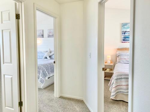 a bedroom with a bed and a mirror at Pismo Beach Rental in Pismo Beach