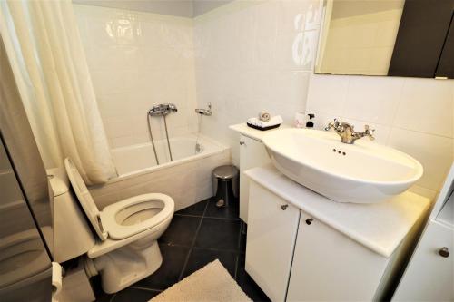 Bathroom sa Amazing penthouse in Ambelokipi