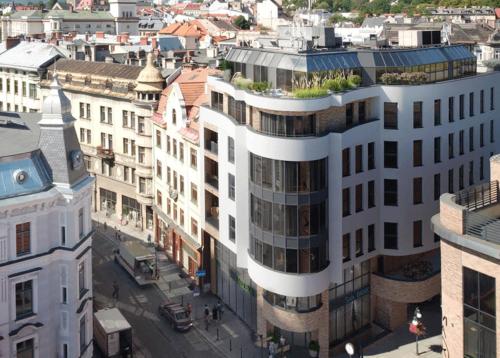 una vista aérea de una ciudad con edificios en Apartament Wiedeński de LUX, en Bielsko-Biala