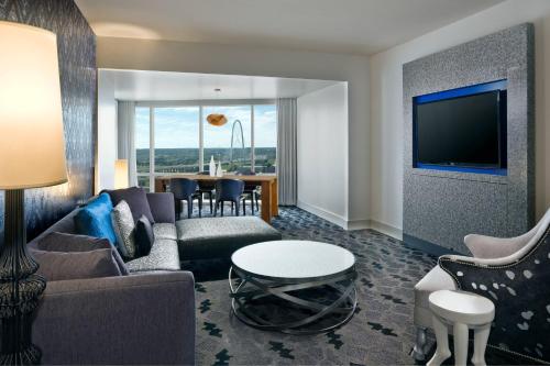 W Dallas Image