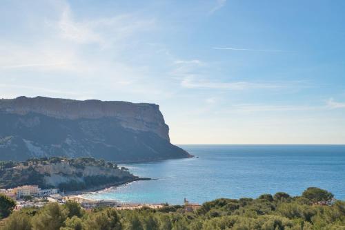 Charming Studio in Cassis with sea view and swimming pool