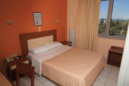 Postel nebo postele na pokoji v ubytování IKAROS Hotel ELLINIKO