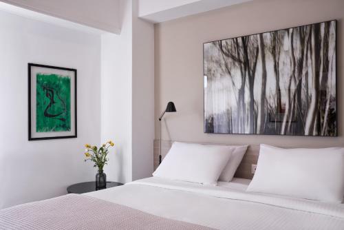 A bed or beds in a room at Parthenon Apartment