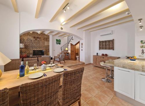 Casa Sèquia by NRAS