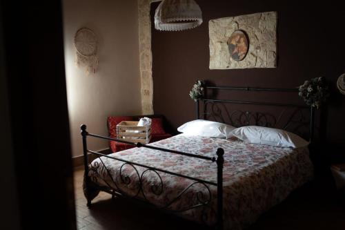 a bedroom with a bed and a chair in a room at Il Rifugio di Aitna in Ragalna