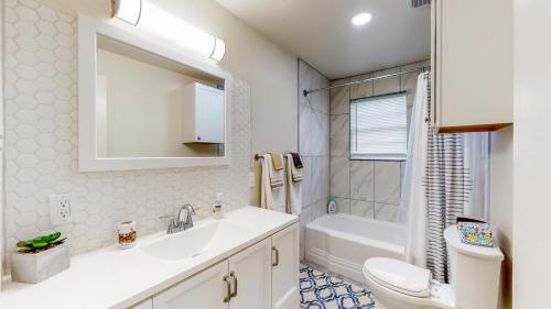 a bathroom with a sink and a toilet and a tub at Charming! King bed, W/D, A/C, Garage in Twin Falls