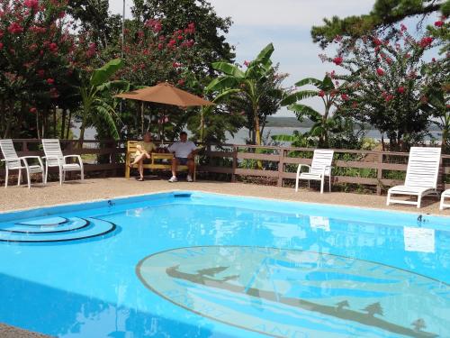 Bassein majutusasutuses Poolside King Cabana with full kitchen, king bed, sleeper sofa and pool access, Hotel Room või selle lähedal