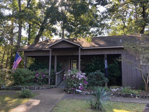 Mountain Harbor Forest View Lodge cottage