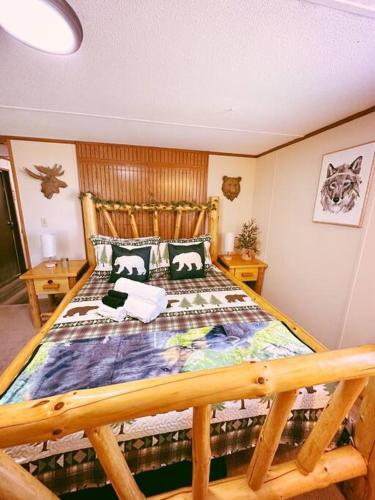Ένα ή περισσότερα κρεβάτια σε δωμάτιο στο Uncle Bill's Lodge & Soccer Pool Showdown